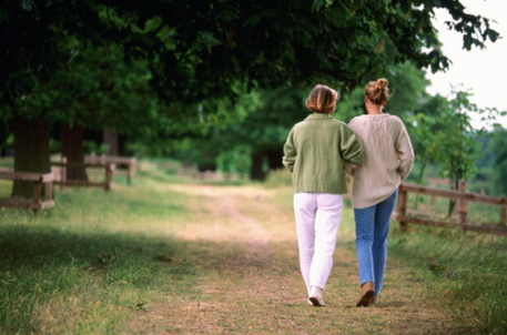 秋冬季節散步可增強免疫力