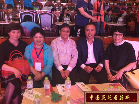 菇新創始人顧越峰先生與腫瘤康復俱樂部會長袁正平 菇新創始人顧越峰先生與腫瘤康復俱樂部會長袁正平