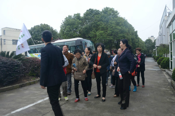 自治理事會(huì)團(tuán)隊(duì)到達(dá)大漢GMP加工廠 自治理事會(huì)團(tuán)隊(duì)到達(dá)大漢GMP加工廠