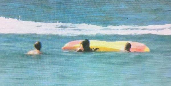 72歲葡萄牙總統采訪中跳海救人 72歲葡萄牙總統采訪中跳海救人